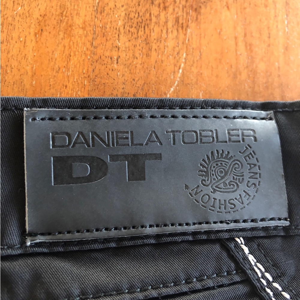 DT Jeans By Daniela Tobler Black Coated Low Rise Straight Leg Sz 28 - NWT - Picture 9 of 11